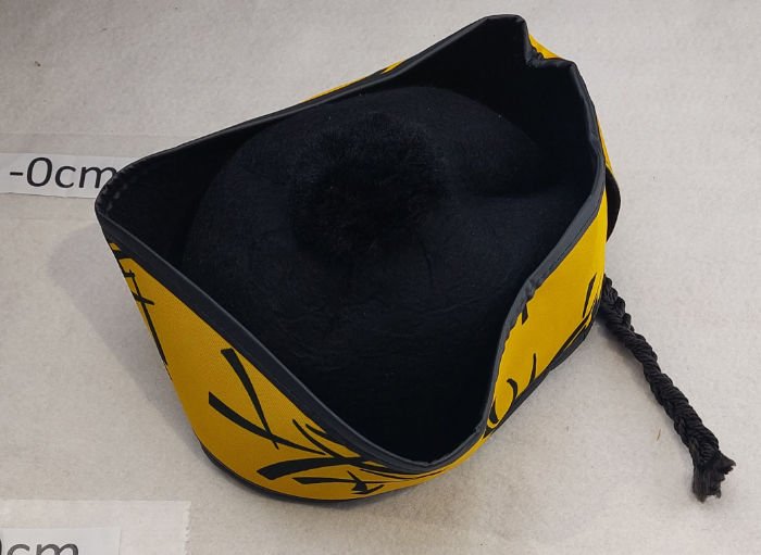 YELLOW AND BLACK ORIENTAL HAT 