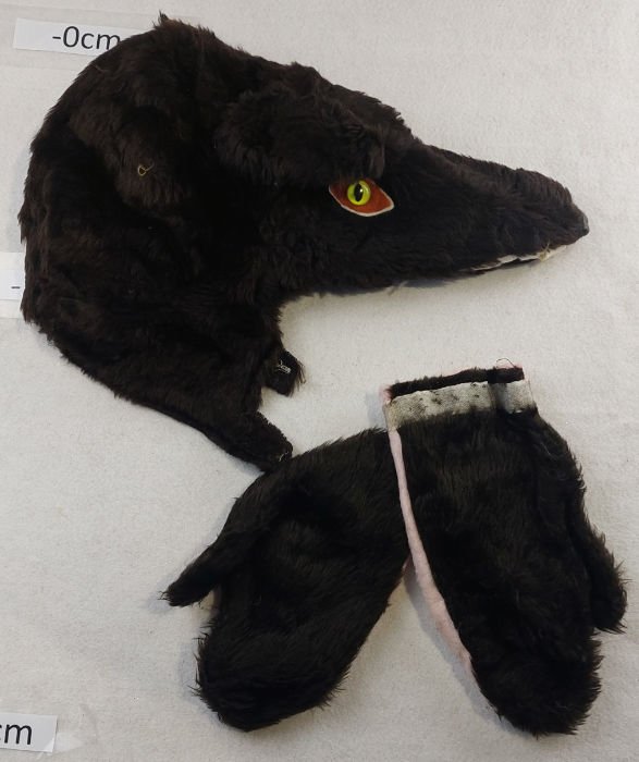 WOLF HEADDRESS AND MITTS