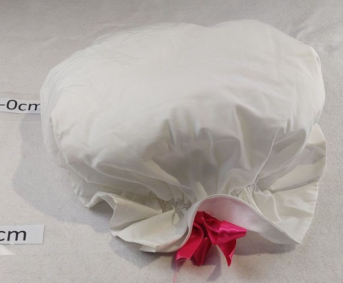 WHITE BONNETS