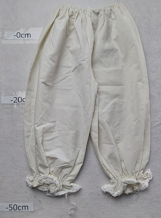 CREAM BLOOMERS