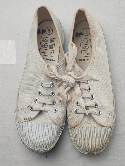 WHITE TRAINERS