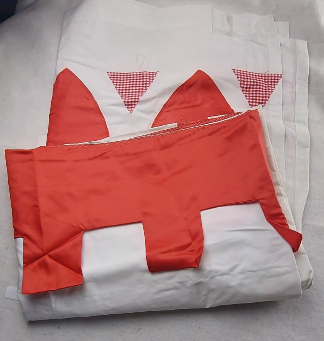 RED AND WHITE BANNER