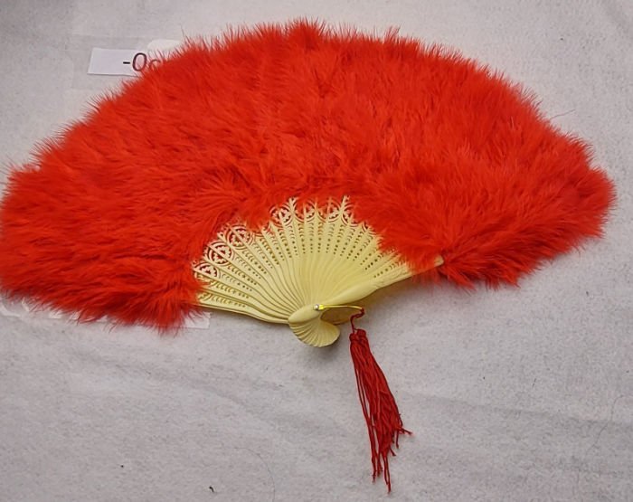RED FEATHER FAN